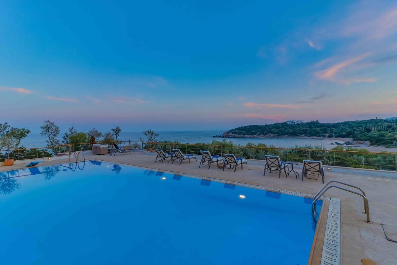 Black Diamond Beachfront Pool Villa Pasithea In Sounio, Athens ซูนิโอ ภายนอก รูปภาพ