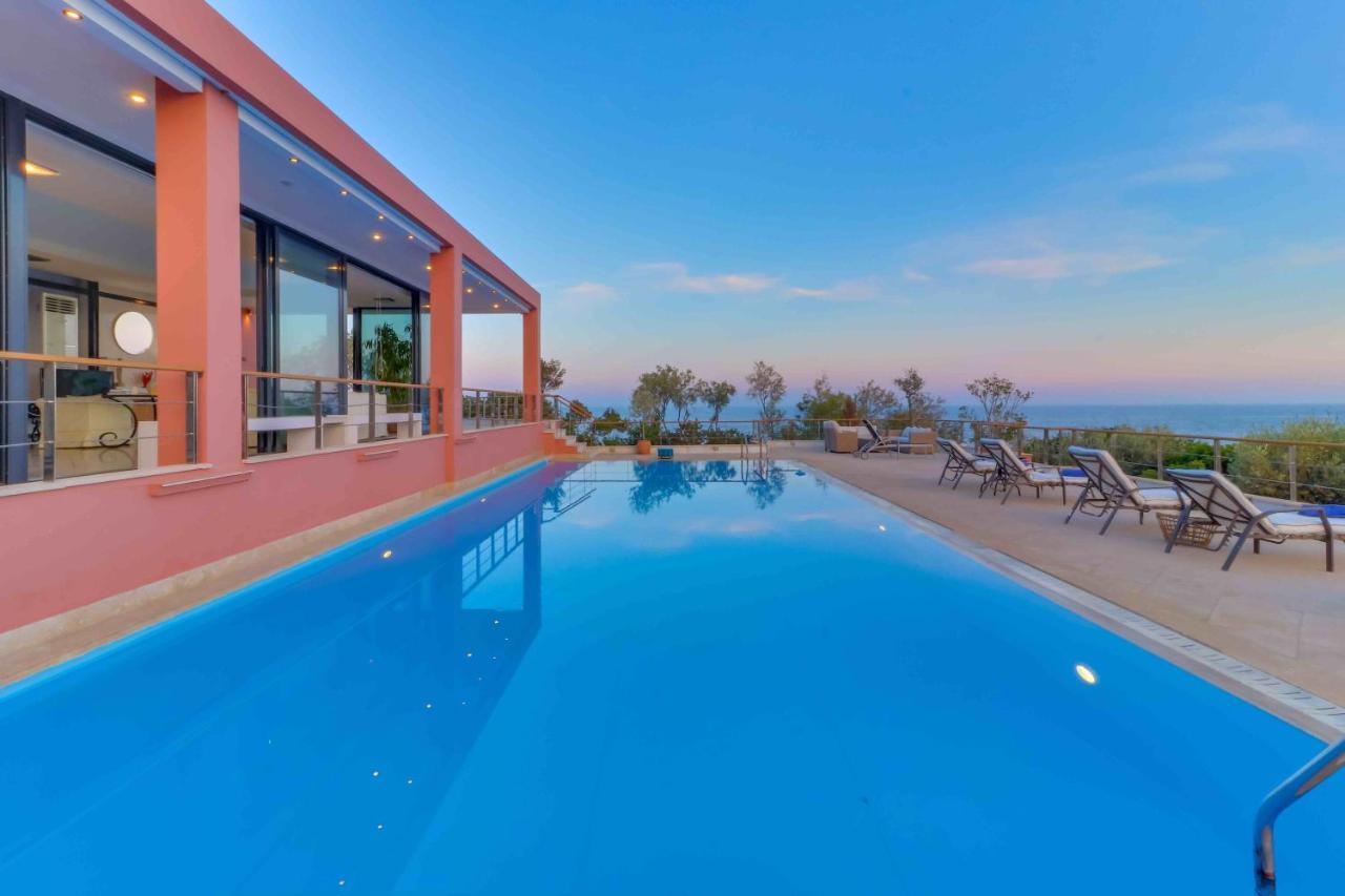 Black Diamond Beachfront Pool Villa Pasithea In Sounio, Athens ซูนิโอ ภายนอก รูปภาพ