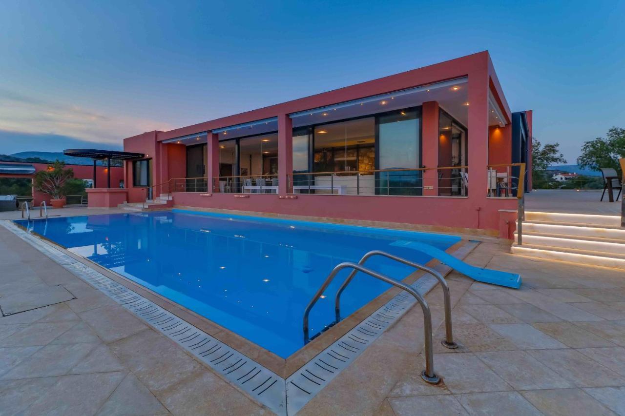 Black Diamond Beachfront Pool Villa Pasithea In Sounio, Athens ซูนิโอ ภายนอก รูปภาพ