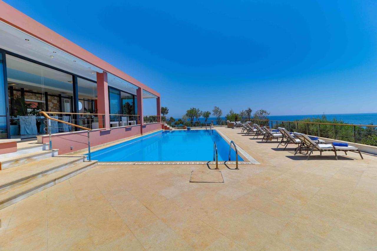 Black Diamond Beachfront Pool Villa Pasithea In Sounio, Athens ซูนิโอ ภายนอก รูปภาพ