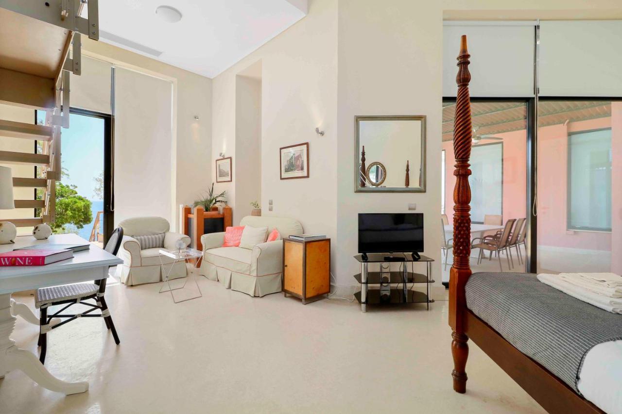 Black Diamond Beachfront Pool Villa Pasithea In Sounio, Athens ซูนิโอ ภายนอก รูปภาพ