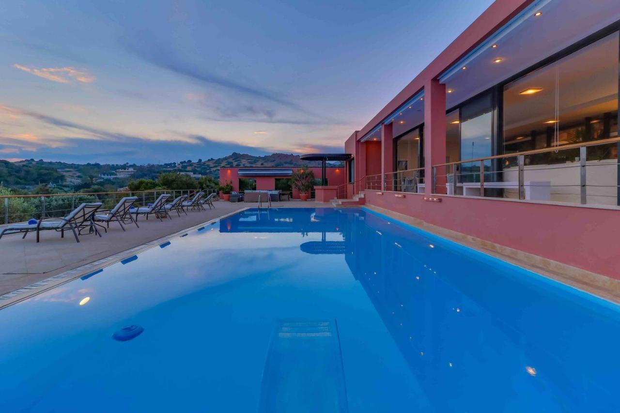 Black Diamond Beachfront Pool Villa Pasithea In Sounio, Athens ซูนิโอ ภายนอก รูปภาพ